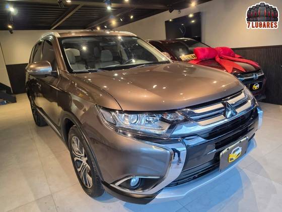 MITSUBISHI OUTLANDER 2.0 COMFORT 16V GASOLINA 4P AUTOMÁTICO MITSUBISHI OUTLANDER 2.0 COMFORT 16V GASOLINA 4P AUTOMÁTICO